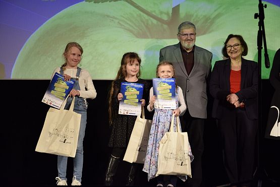 Grafika 22: IX Powiatowy konkurs recytatorski "Wiosenny powiew poezji" (23.04.2024)