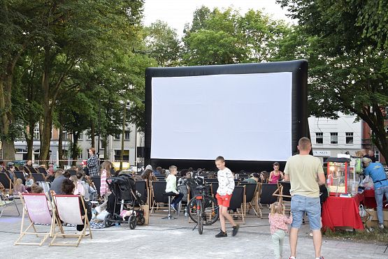 Grafika 3: Kino plenerowe na Placu Pokoju (31.05.2024)