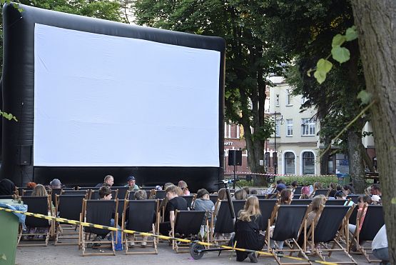 Grafika 5: Kino plenerowe na Placu Pokoju (31.05.2024)