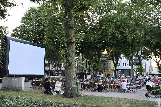 Grafika 6: Kino plenerowe na Placu Pokoju (31.05.2024)