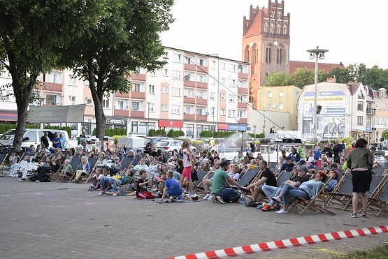 Grafika 8: Kino plenerowe na Placu Pokoju (31.05.2024)