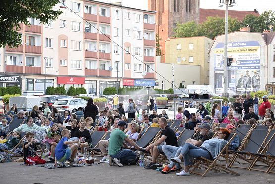 Grafika 9: Kino plenerowe na Placu Pokoju (31.05.2024)