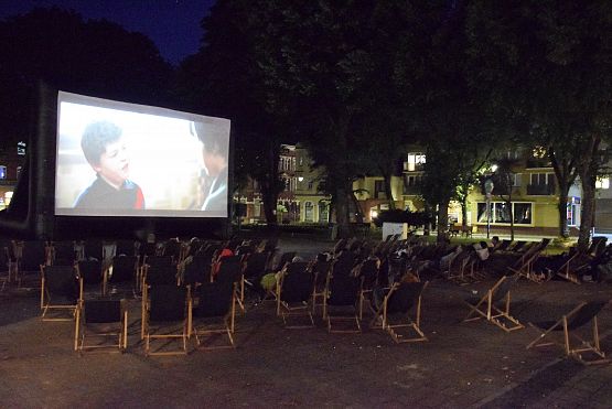 Grafika 21: Kino plenerowe na Placu Pokoju (31.05.2024)