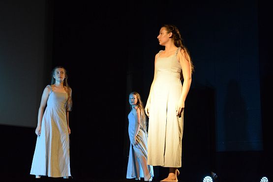 Grafika 2: Spektakle Teatru Tańca Jeszcze 5 Minut (17.06.2024)