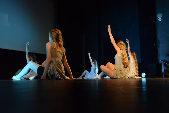 Grafika 3: Spektakle Teatru Tańca Jeszcze 5 Minut (17.06.2024)