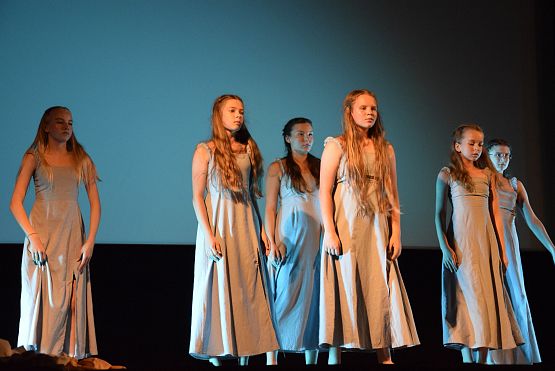 Grafika 6: Spektakle Teatru Tańca Jeszcze 5 Minut (17.06.2024)