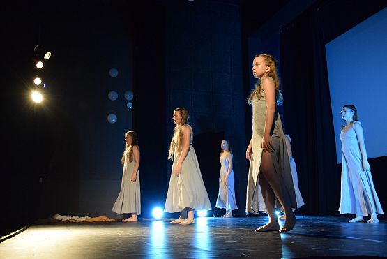 Grafika 7: Spektakle Teatru Tańca Jeszcze 5 Minut (17.06.2024)