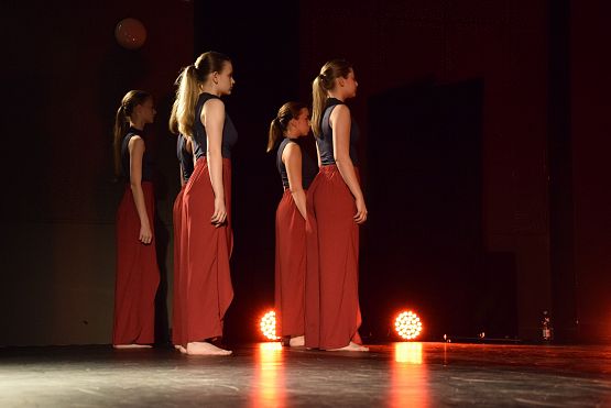 Grafika 9: Spektakle Teatru Tańca Jeszcze 5 Minut (17.06.2024)