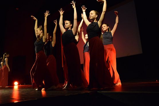 Grafika 11: Spektakle Teatru Tańca Jeszcze 5 Minut (17.06.2024)