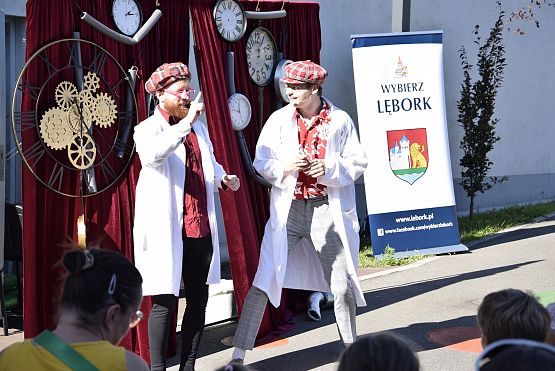 Grafika 2: Spektakl dla dzieci "Maszyna czasu"