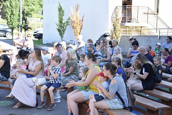 Grafika 3: Spektakl dla dzieci "Maszyna czasu"