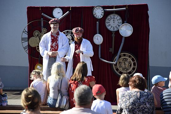 Grafika 4: Spektakl dla dzieci "Maszyna czasu"