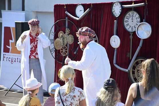 Grafika 6: Spektakl dla dzieci "Maszyna czasu"