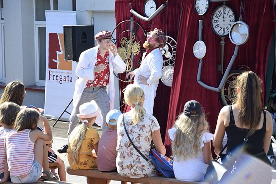 Grafika 7: Spektakl dla dzieci "Maszyna czasu"