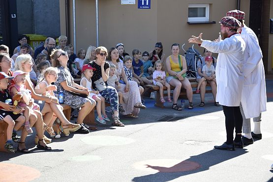 Grafika 9: Spektakl dla dzieci "Maszyna czasu"