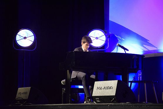 Grafika 3: Moc Kobiet 2025 i koncert Magdaleny Kumorek (17.10.2024)