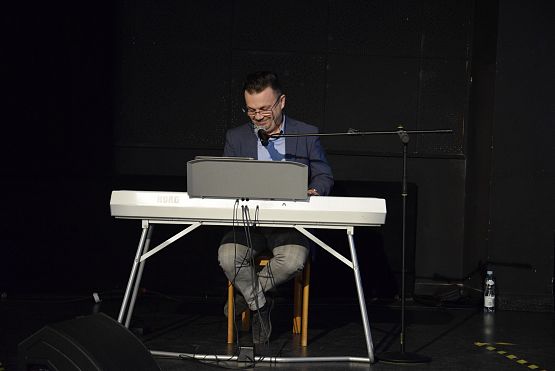 Grafika 6: Wspólne Śpiewanie Pieśni Patriotycznych (11.11.2024)