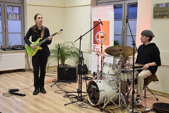 Grafika 3: Koncert Kin Collective (30.11.2024)