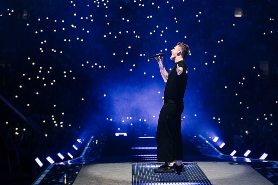 Grafika 2: Dawid Podsiadło - koncert na ekranie lęborskiej “Fregaty”