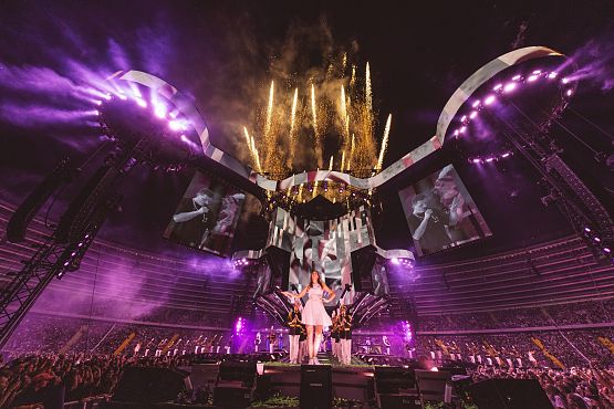 Grafika 3: Dawid Podsiadło - koncert na ekranie lęborskiej “Fregaty”