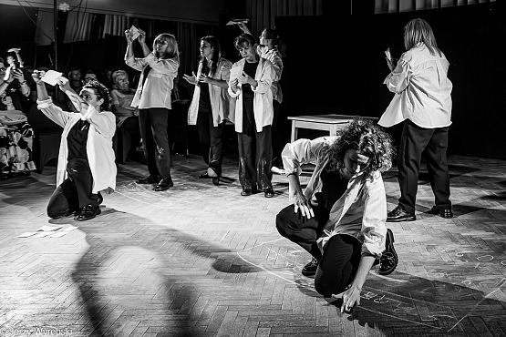 Grafika 3: Spektakl teatralny "Pod skórą"