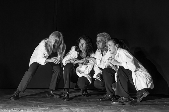 Grafika 4: Spektakl teatralny "Pod skórą"