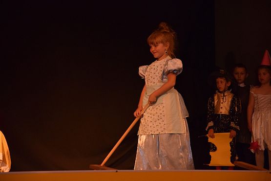 Grafika 6: Przegląd teatrzyków dziecięcych. 10.06.2016.