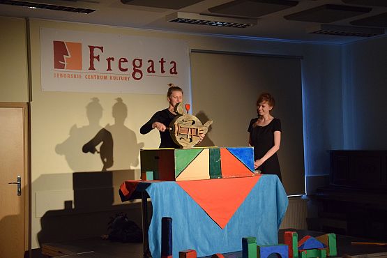 Grafika 2: Niedzielne spotkania z teatrem : Braciszek i siostrzyczka. 12.06.2016.