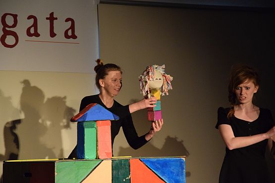 Grafika 4: Niedzielne spotkania z teatrem : Braciszek i siostrzyczka. 12.06.2016.