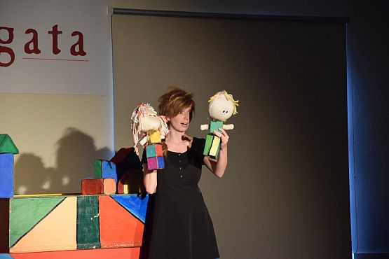 Grafika 6: Niedzielne spotkania z teatrem : Braciszek i siostrzyczka. 12.06.2016.