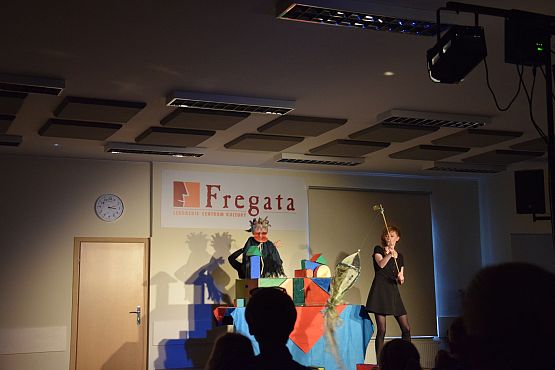 Grafika 7: Niedzielne spotkania z teatrem : Braciszek i siostrzyczka. 12.06.2016.