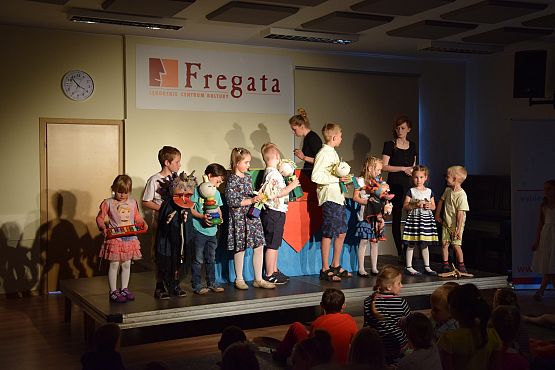 Grafika 12: Niedzielne spotkania z teatrem : Braciszek i siostrzyczka. 12.06.2016.