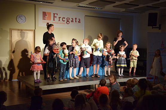 Grafika 13: Niedzielne spotkania z teatrem : Braciszek i siostrzyczka. 12.06.2016.